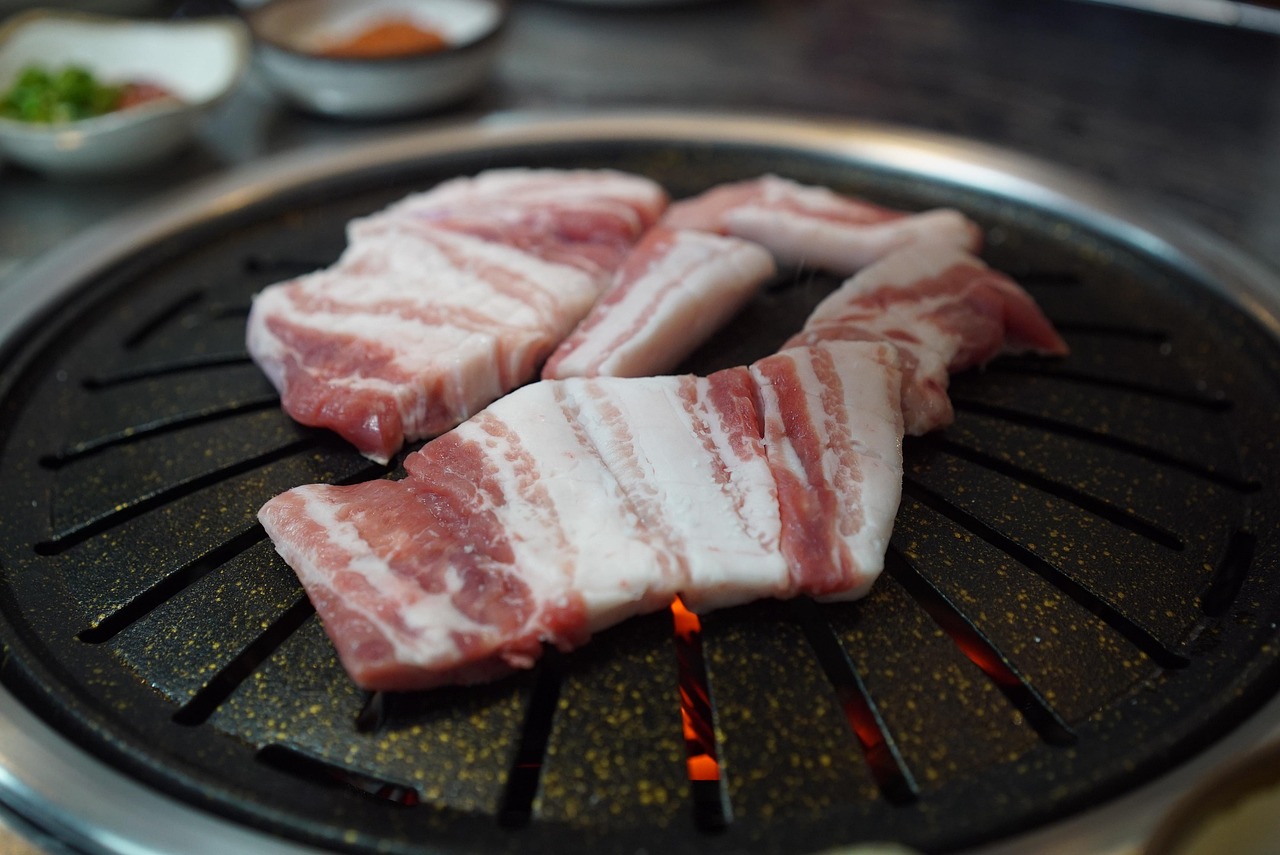 先輩の飲み会に誘われたときの上手な断り方は？