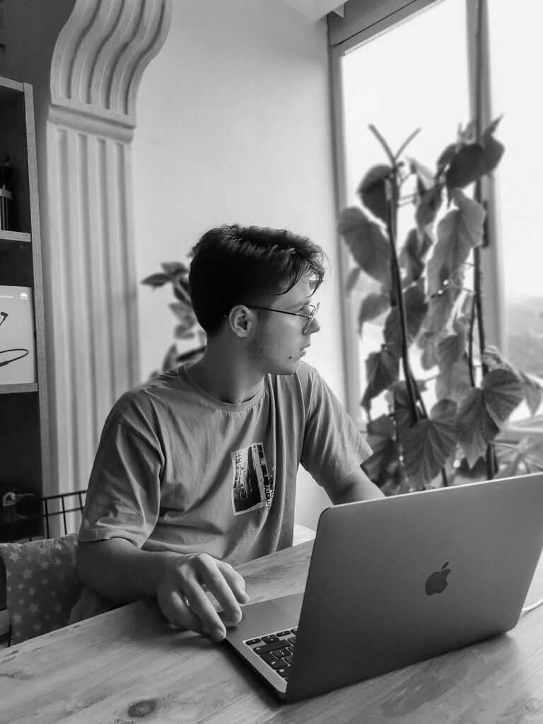 ビジネスメールは朝何時から送信するのが最適ですか？