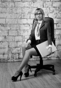 メールで部長に伝えるべき重要なポイントは？