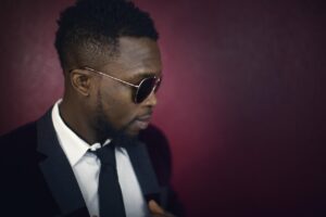 会議にふさわしい服装はどのようなものですか？